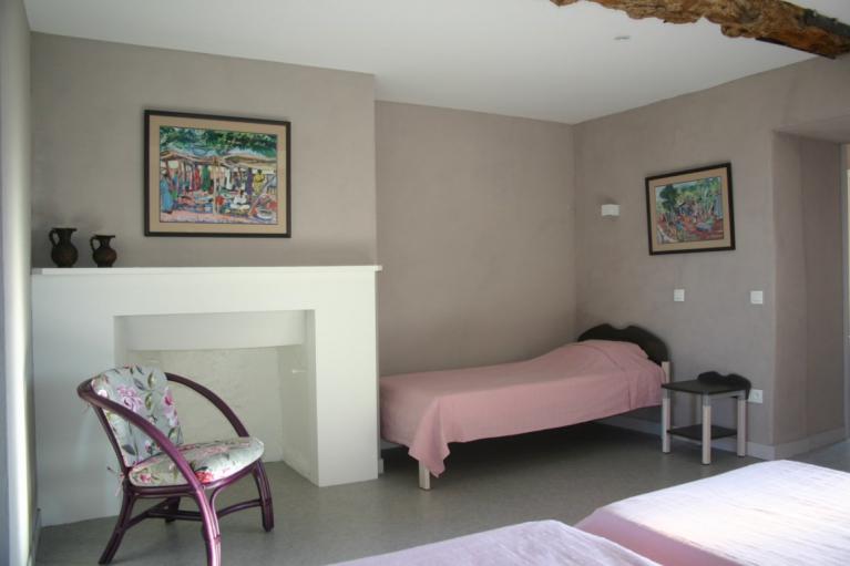 Chambre 2 / 4 personnes Chambre 2 / 4 personnes