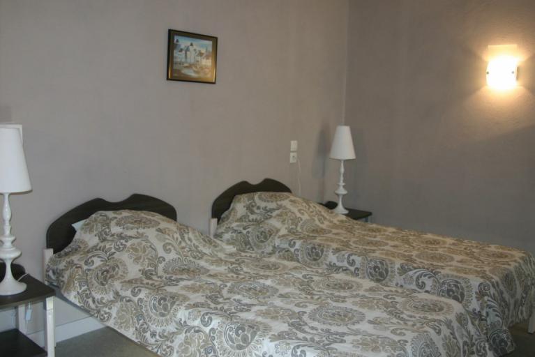 Chambre 1 / 2 personnes Chambre 1 / 2 personnes